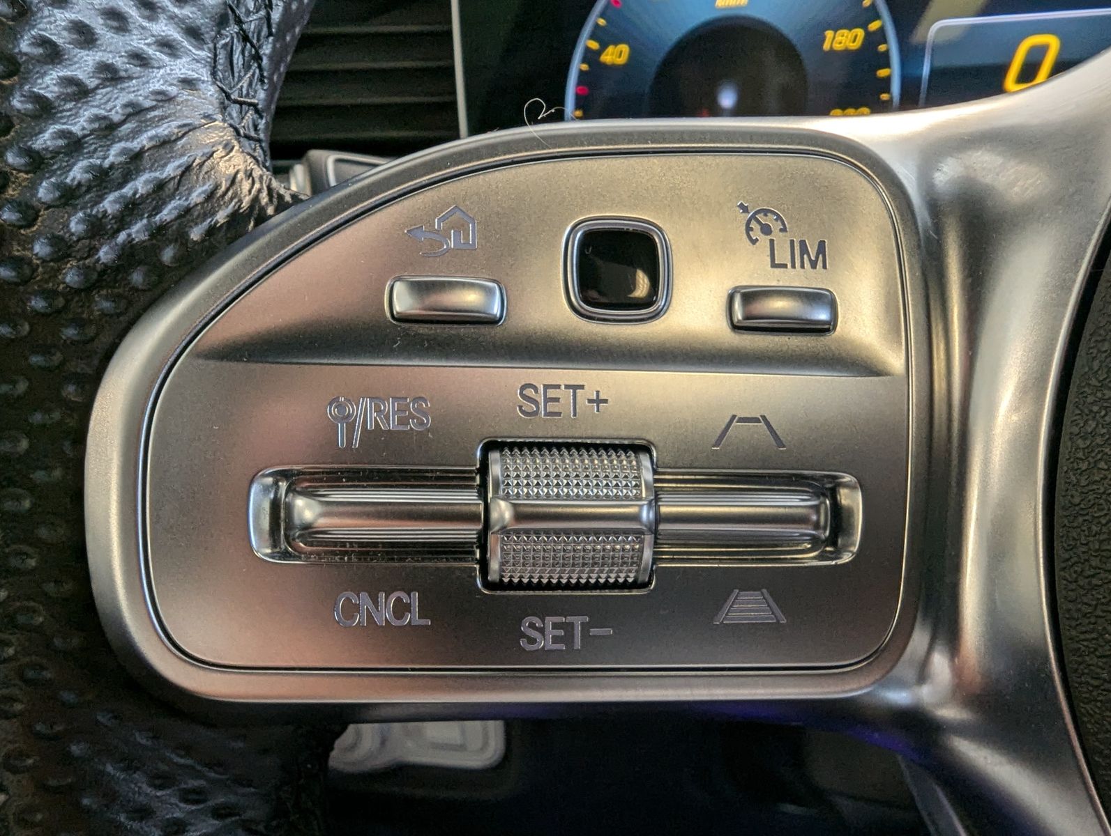 MERCEDES-BENZ GLE 400 d 4M AMG Pano Burmester Multibeam AHK 21 - Image 26