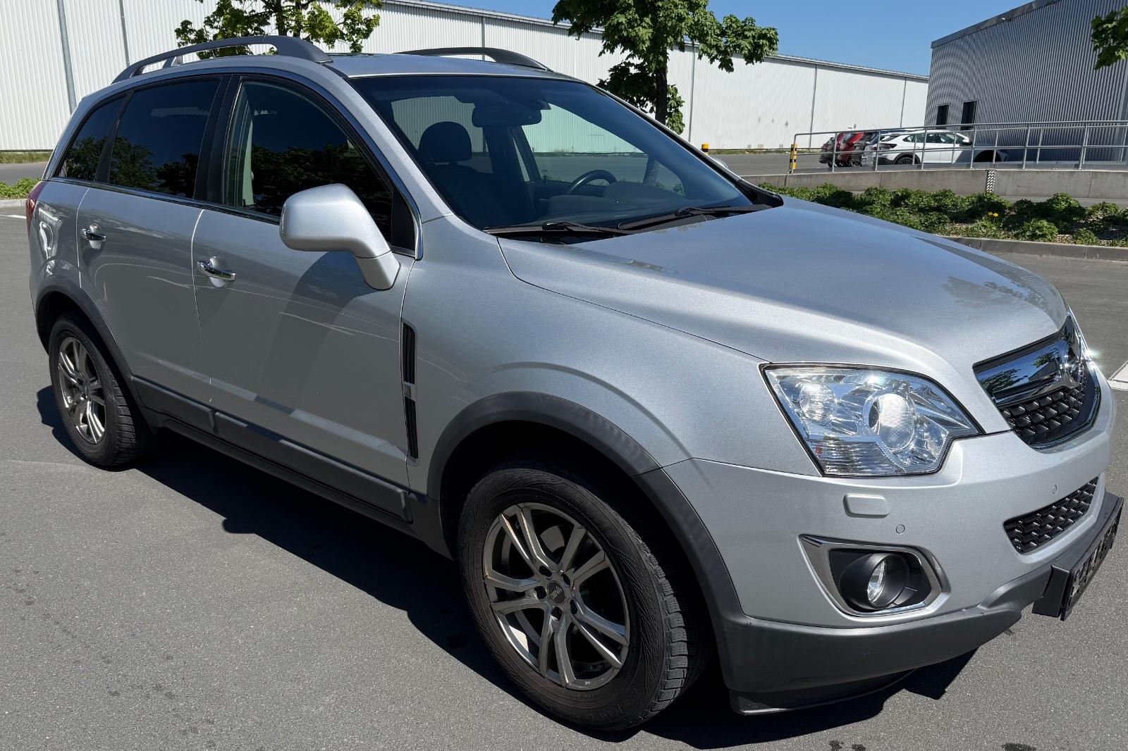 Opel Antara 4x4 *NAVI*LEDER*XENON*AHK*TÜV 11/2027*