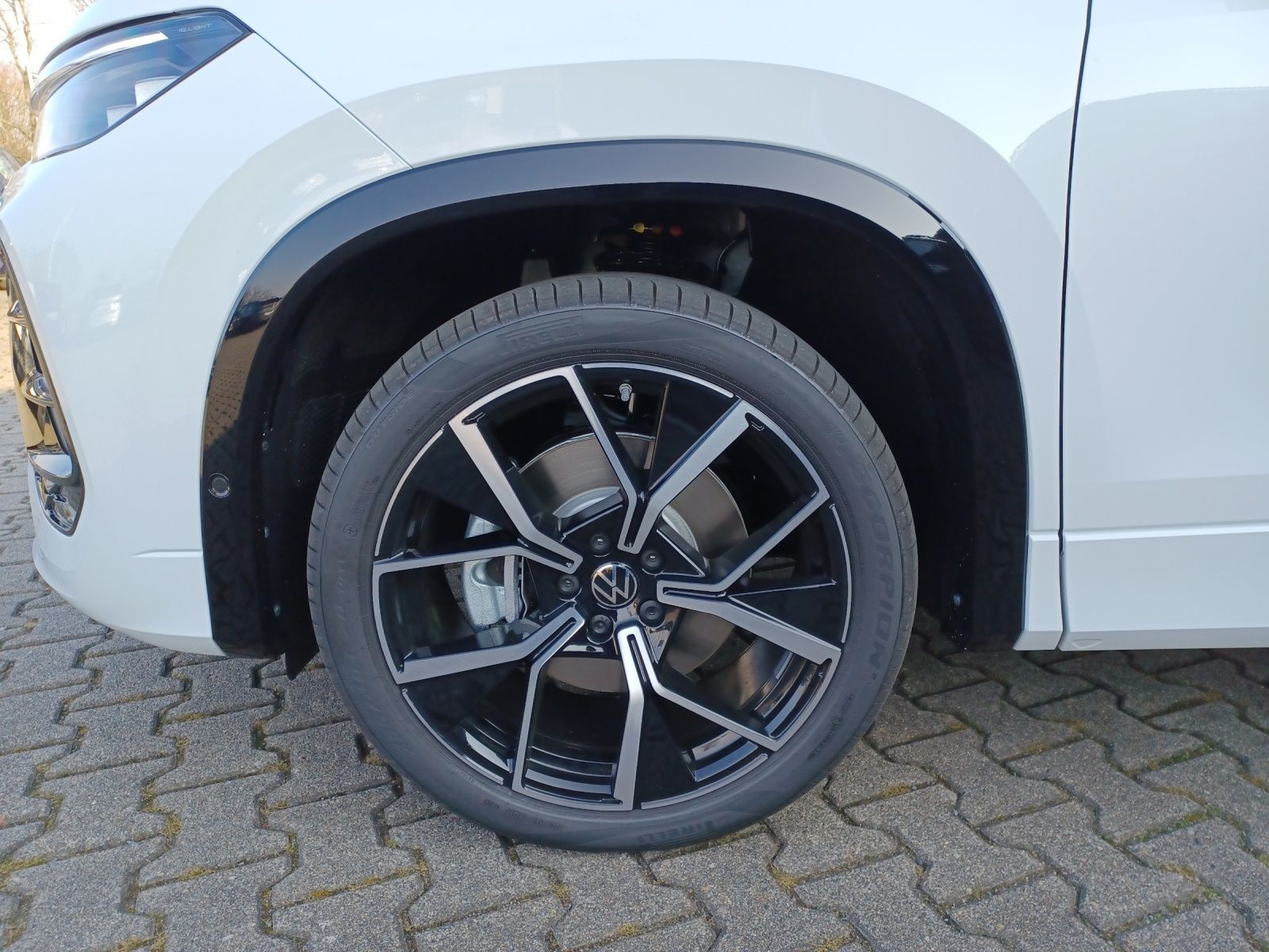 Fahrzeugabbildung Volkswagen Tayron TDI R-Line DSG 4M AHK STH