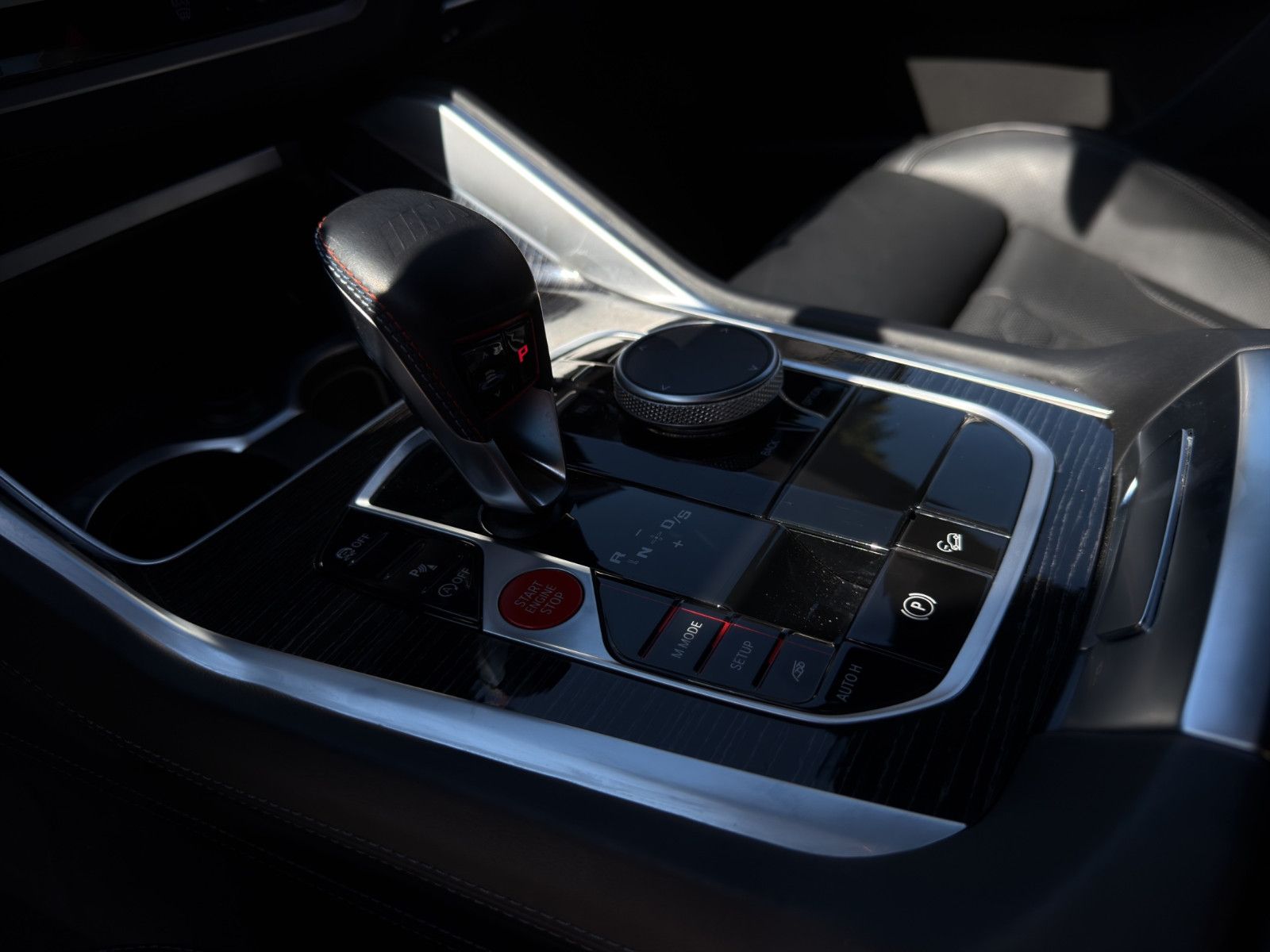 Fahrzeugabbildung BMW X6 M Competition/Massage/Shadow/360°/H&K