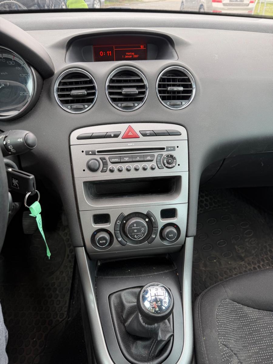 Peugeot 308 2009 — photo 16