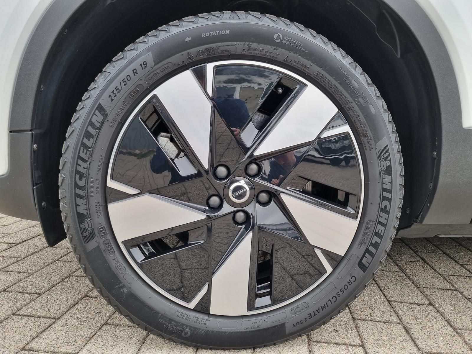 Fahrzeugabbildung Volvo XC40 Single Extended Plus 'Ganzjahresreifen'