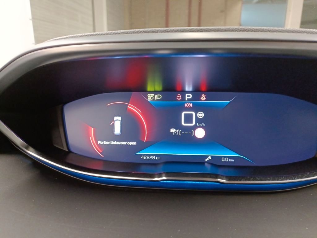 Fahrzeugabbildung Peugeot 5008 GT 1.5D NAVI/LED/SHZ/LEDER/MASSAGE/PARKASS