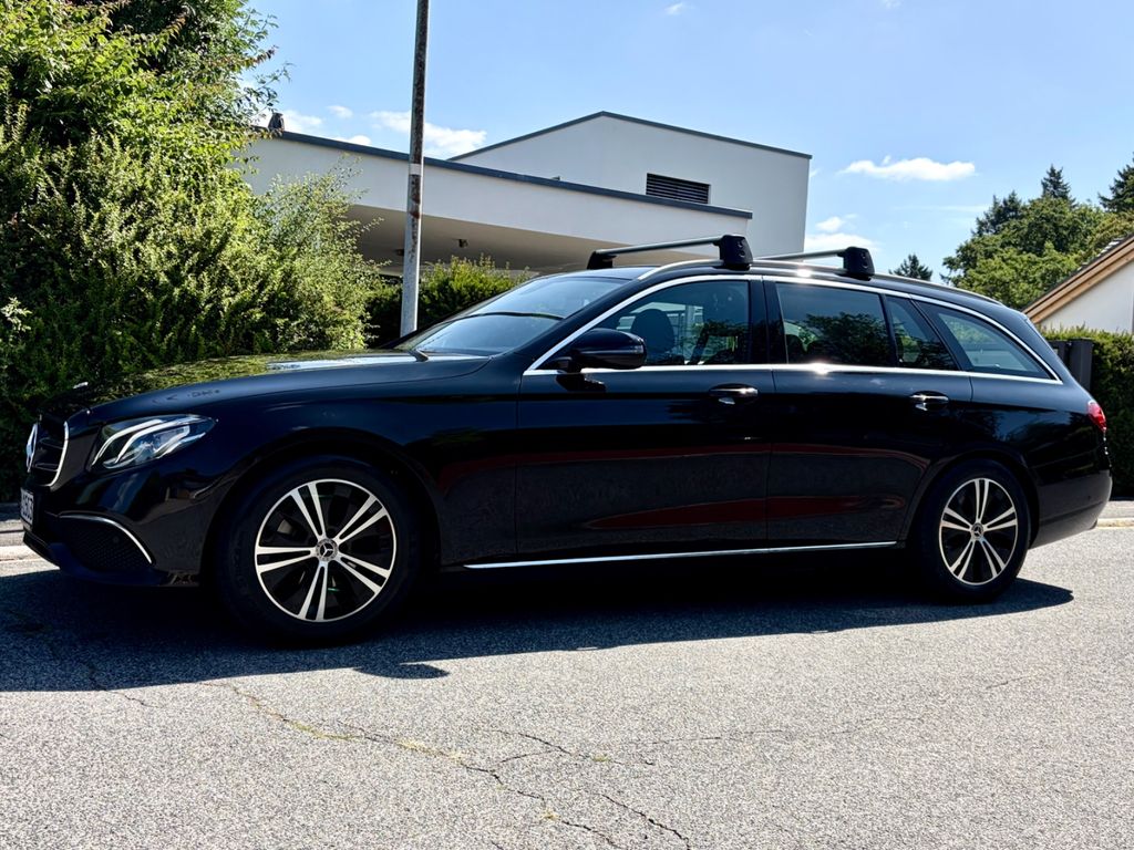 Image of Mercedes-Benz E 200
