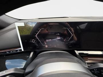 صورة 10 لـ  BMW I5