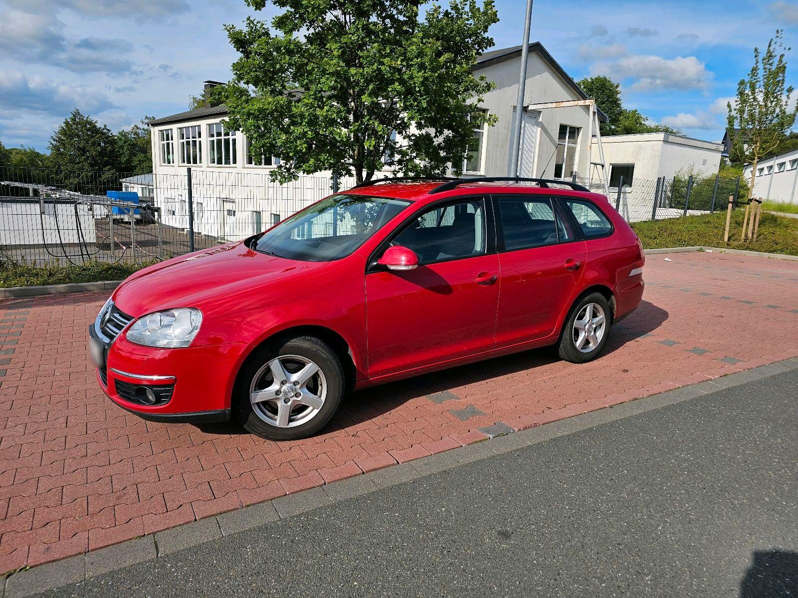Volkswagen Golf 2009 — interior