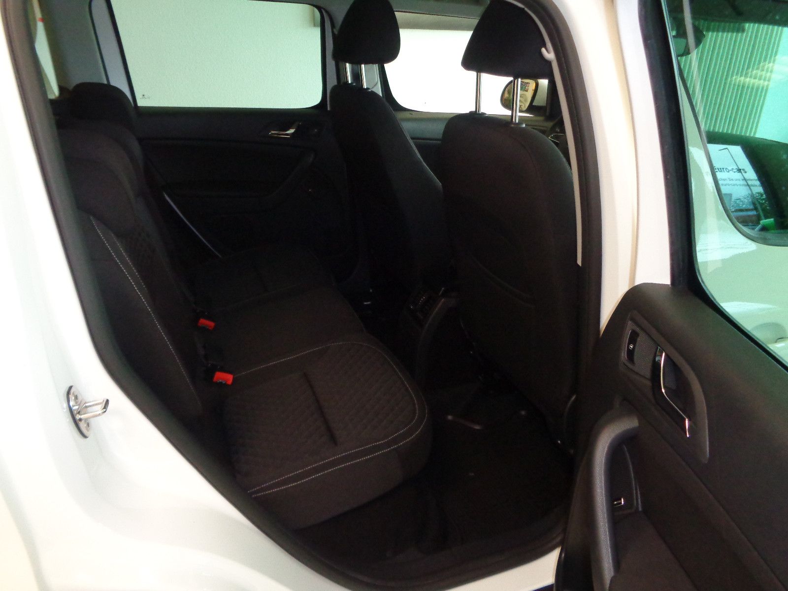 Fahrzeugabbildung SKODA Yeti Drive / NAVI / XENON / DSG / 1. HAND