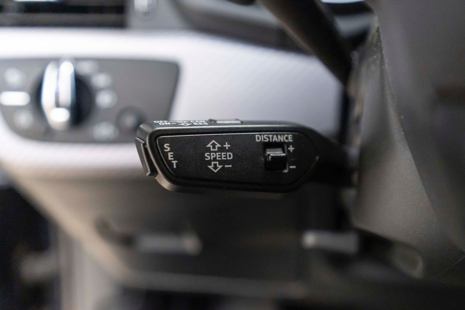 Fahrzeugabbildung Audi A4 Avant Quattro H&K ACC TOTW SHZ PDC NAV