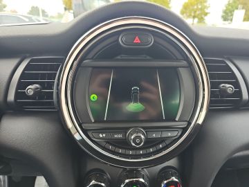 Bild 17 MINI One 1.5 LED Mehrzonenklima Fahrerprofil Ambiente