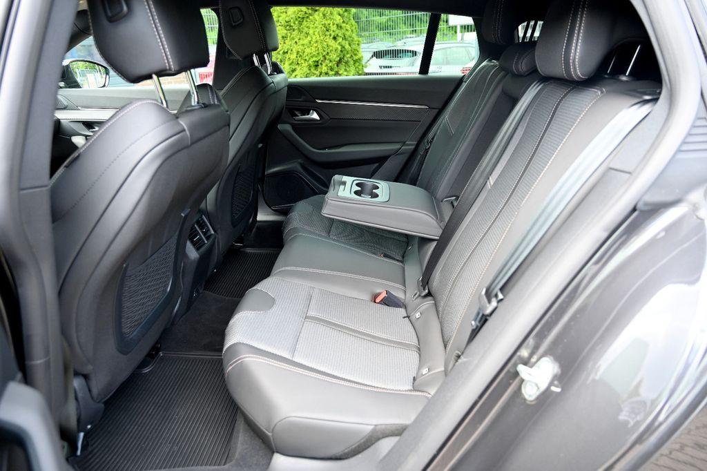 PEUGEOT 508 SW Hybrid 225 LEDER NAVI AHK LED Cam CarPlay PEUGEOT 508 SW Hybrid 225 LEDER NAVI AHK LED Cam CarPlay