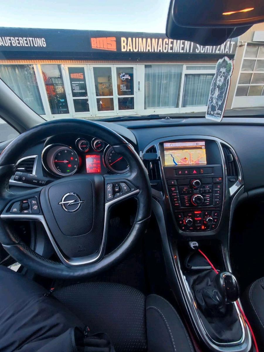 Opel Astra 2014 — photo 15
