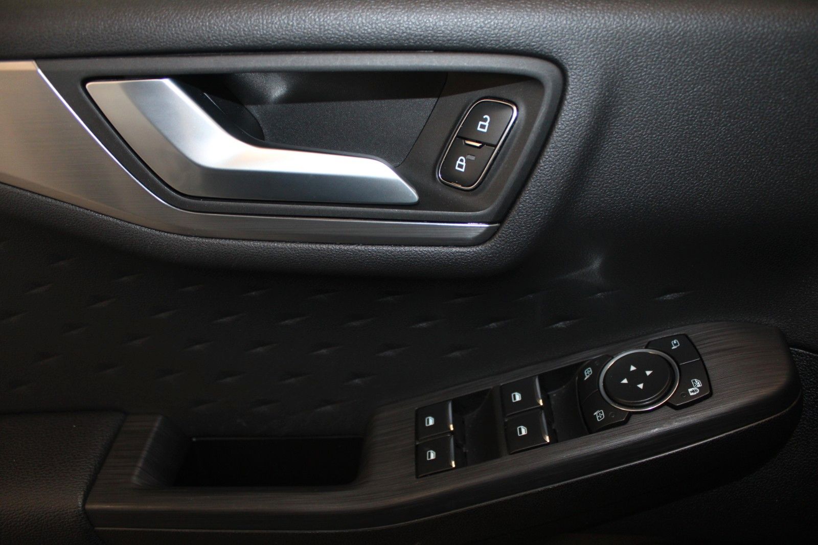 Fahrzeugabbildung Ford Kuga Titanium X Automatik LED Pano STDHZ WinterP