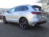 Volkswagen Touareg R-Line 3,0 l V6 TDI SCR 4MOTION 210 kW ( - : Silber, mit Navigationssystem