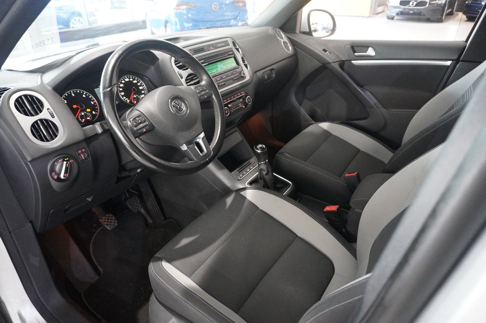 Fahrzeugabbildung Volkswagen Tiguan 2.0D LIFE KLIMA/SHZ/PDC/AUX/NEBEL
