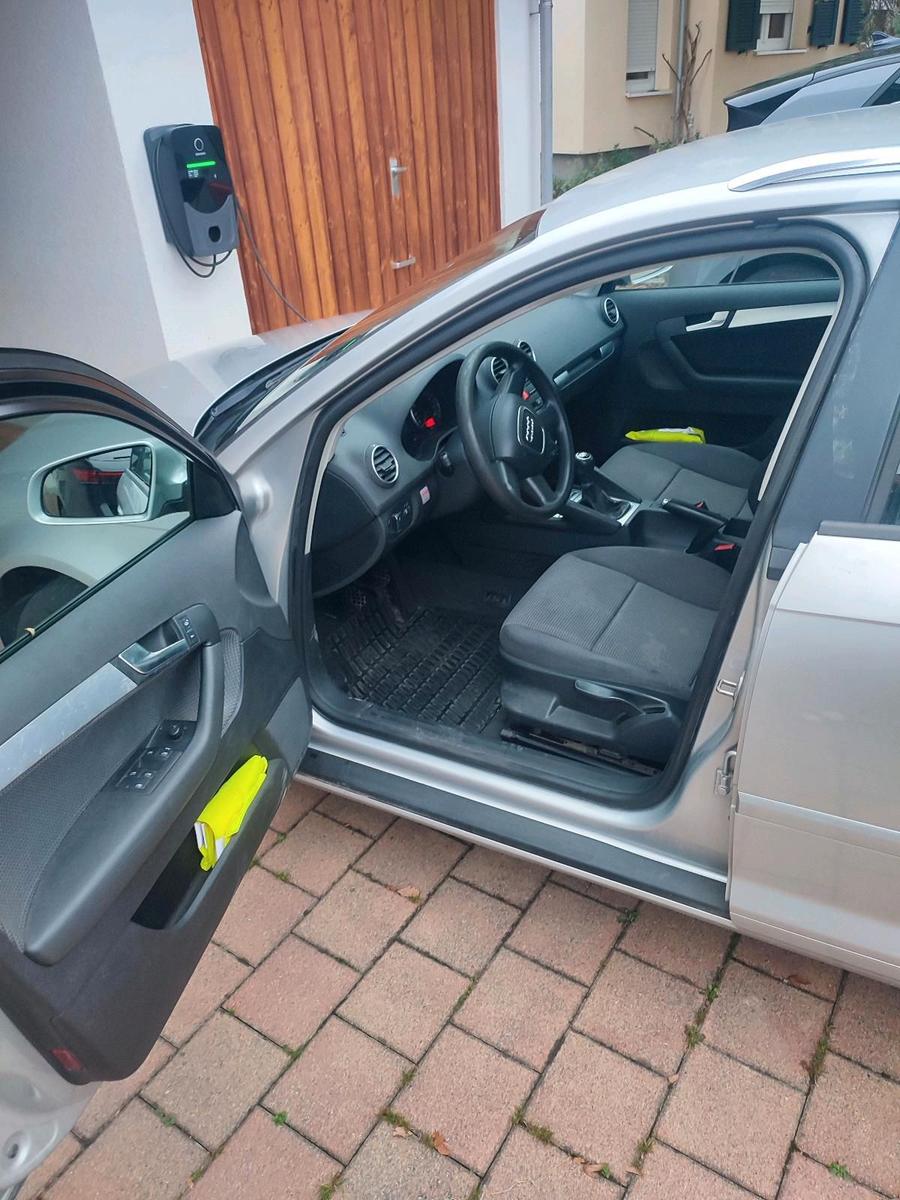 Audi A3 2006 — салон