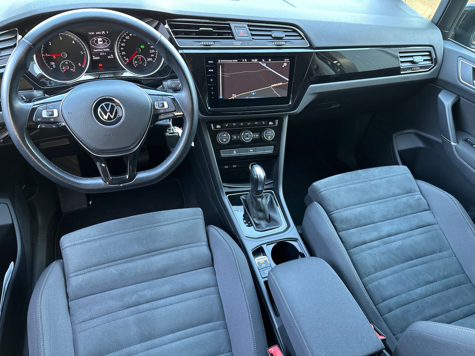 Fahrzeugabbildung Volkswagen Touran 2.0 TDI DSG Highline NAV+LED+KAM+AHK+1HD