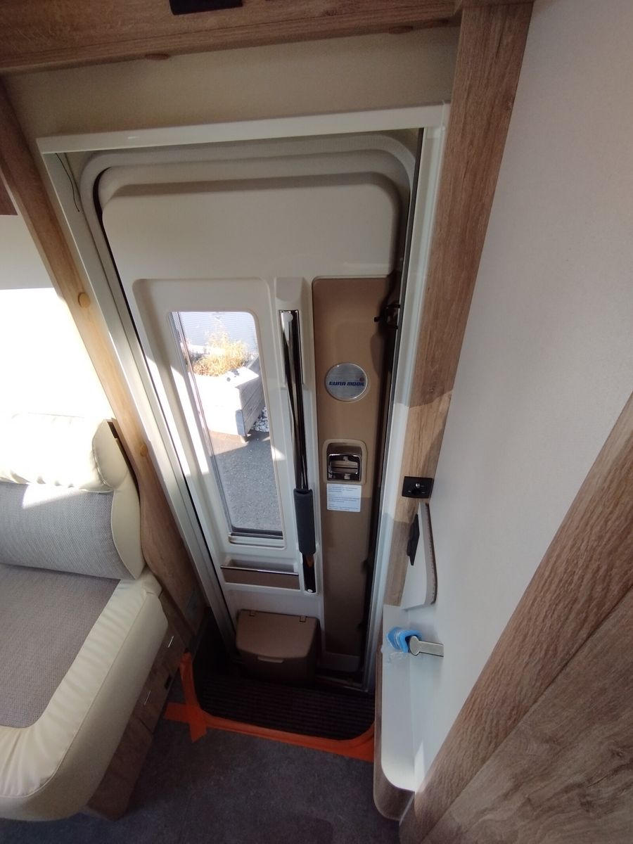 Fahrzeugabbildung Eura Mobil Profila RS PRS 695 EB Automatik + Mondial Paket