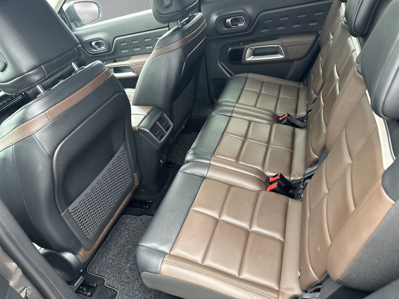 Fahrzeugabbildung Citroën C5 Aircross 2.0 HDI SHINE 180EAT*Navi* - mit KI generiert/bearbeitet