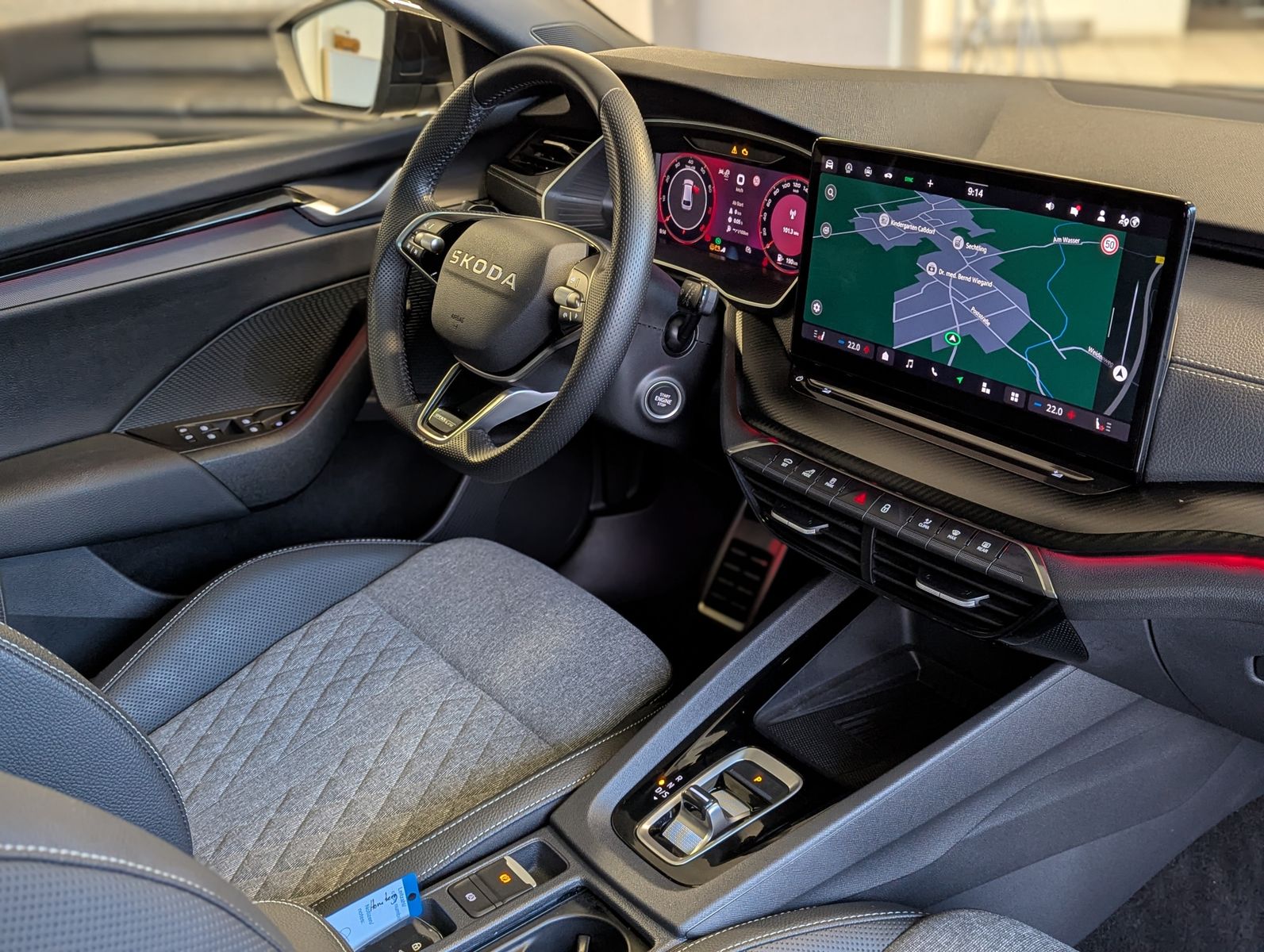 Изображение автомобиля SKODA Octavia 1.5 TSI Sportline Pano Martix Cam AHK