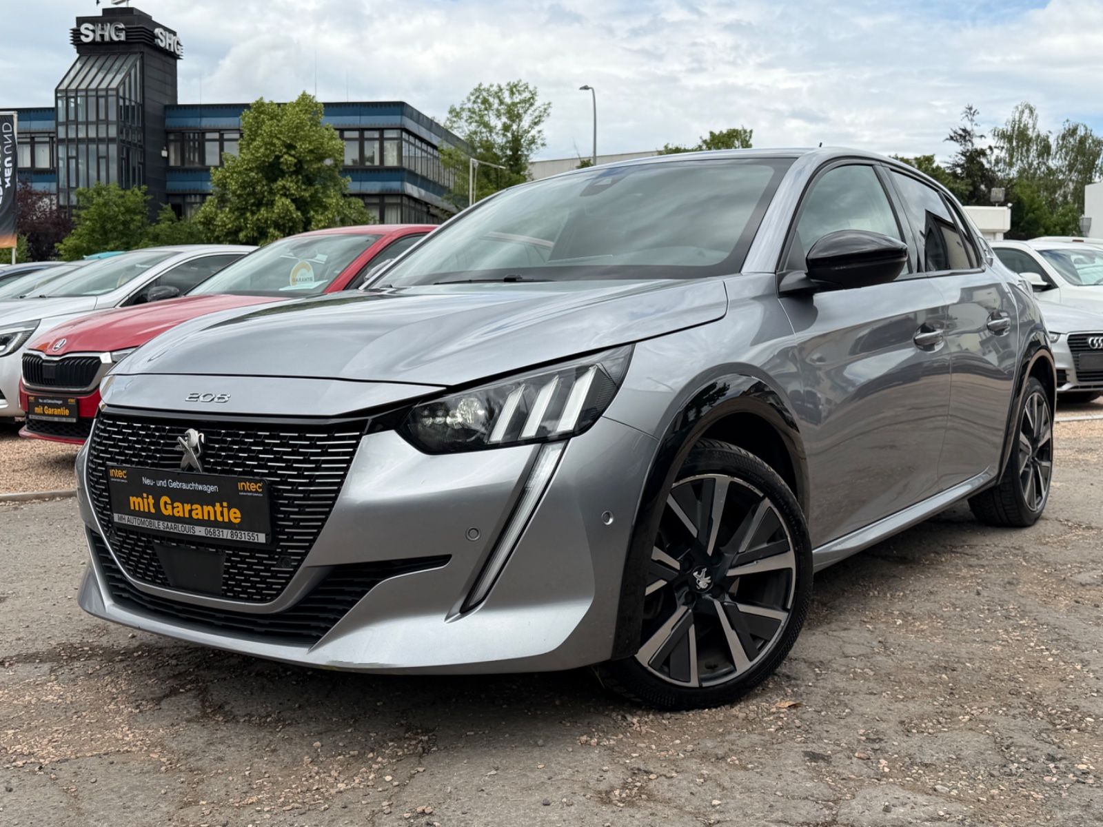PEUGEOT 208
