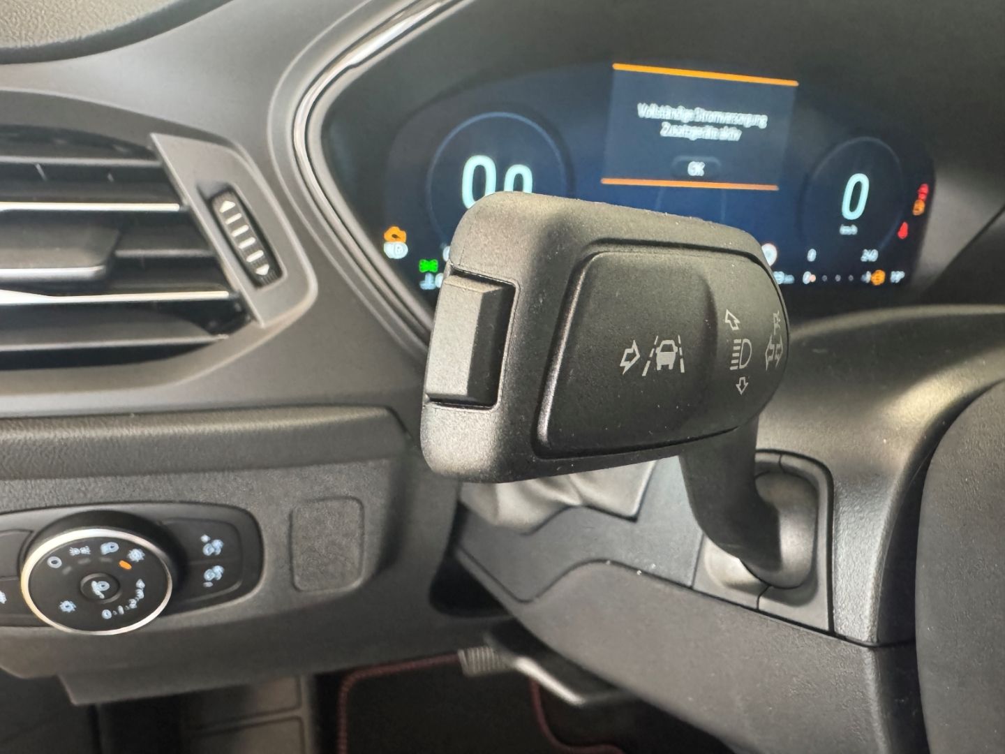 Fahrzeugabbildung Ford Focus Turnier ST-Line X B&O 18'' LED ACC Kamera