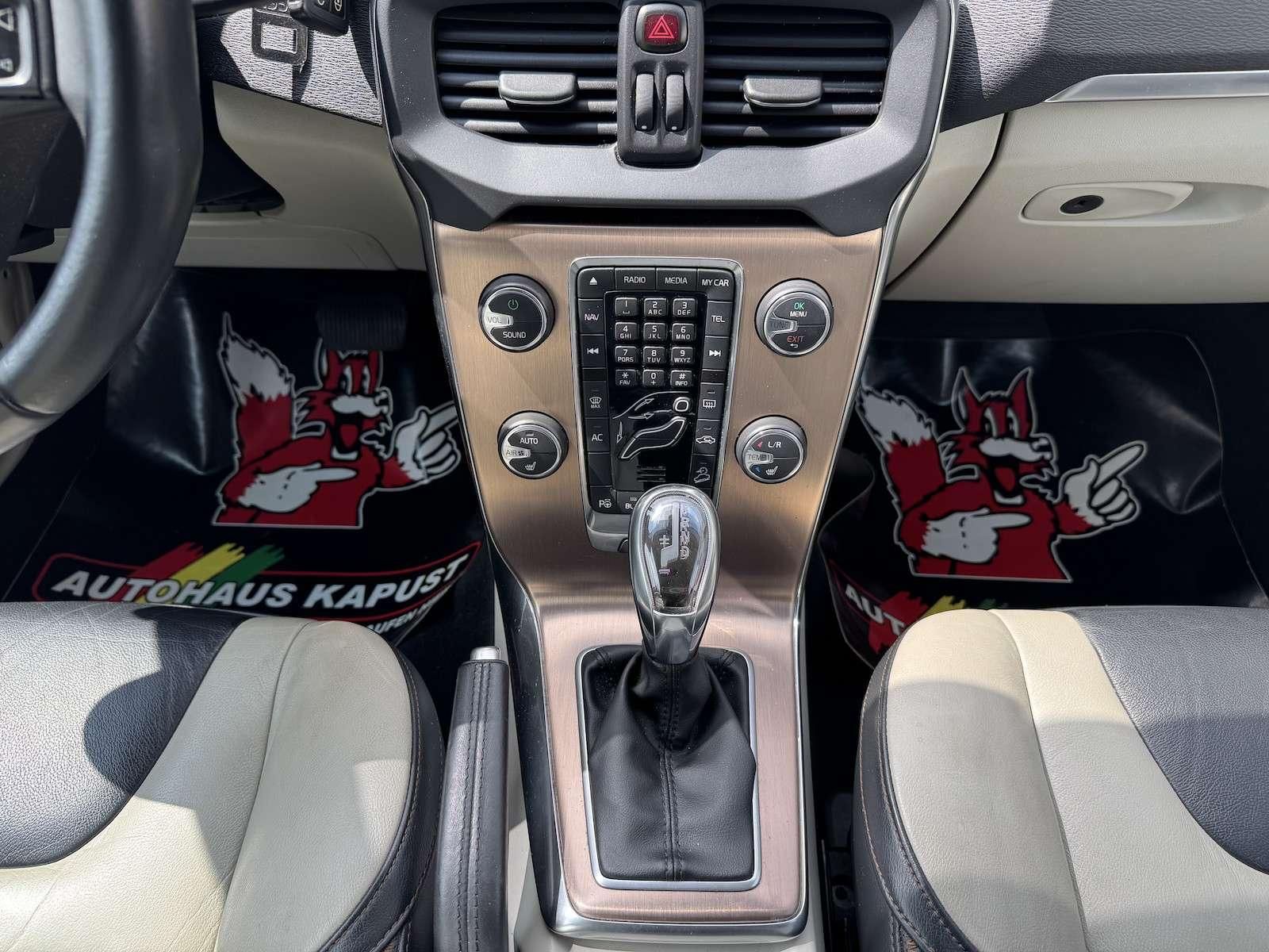 Fahrzeugabbildung Volvo V40 Cross Country T5 AWD/Navi/Xenon/StandHz 1...