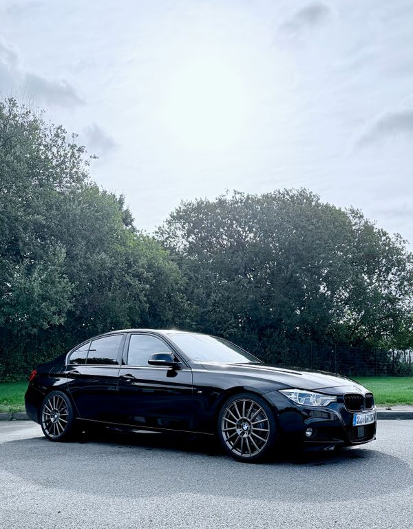 Image of BMW 330