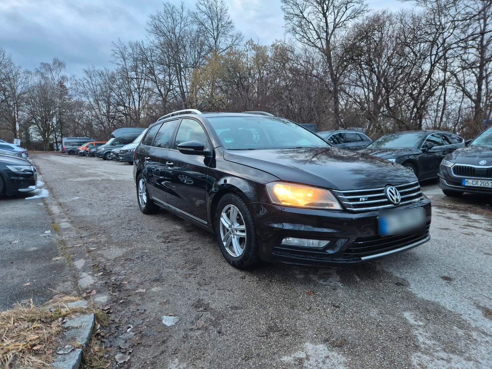 Volkswagen Passat 2013 — rear view
