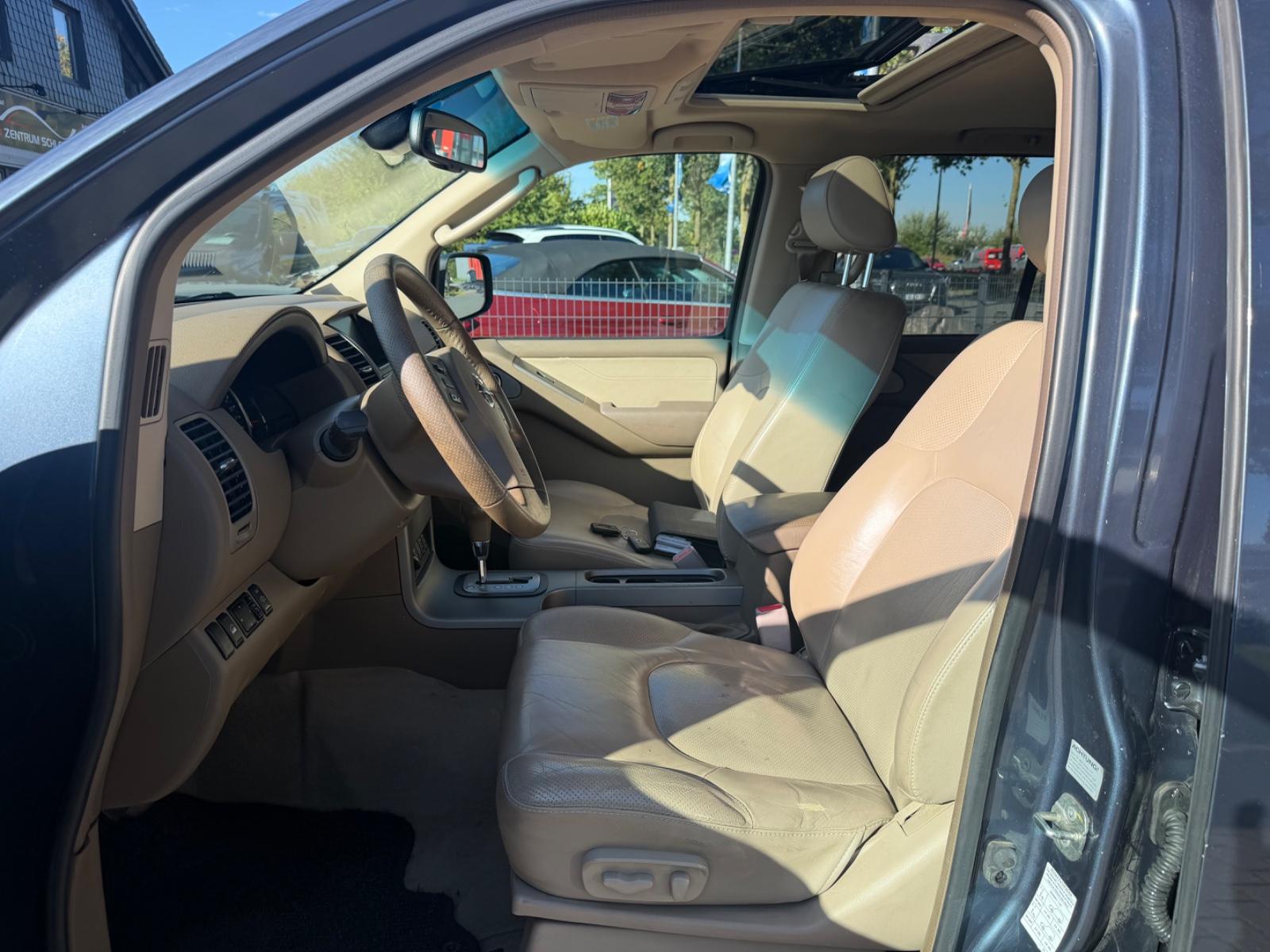 Nissan Pathfinder LE 2.5 dCi 171 ch BVA 4x4 / 7 places / 1ère main / Toit ouvrant / Cuir / Caméra de recul