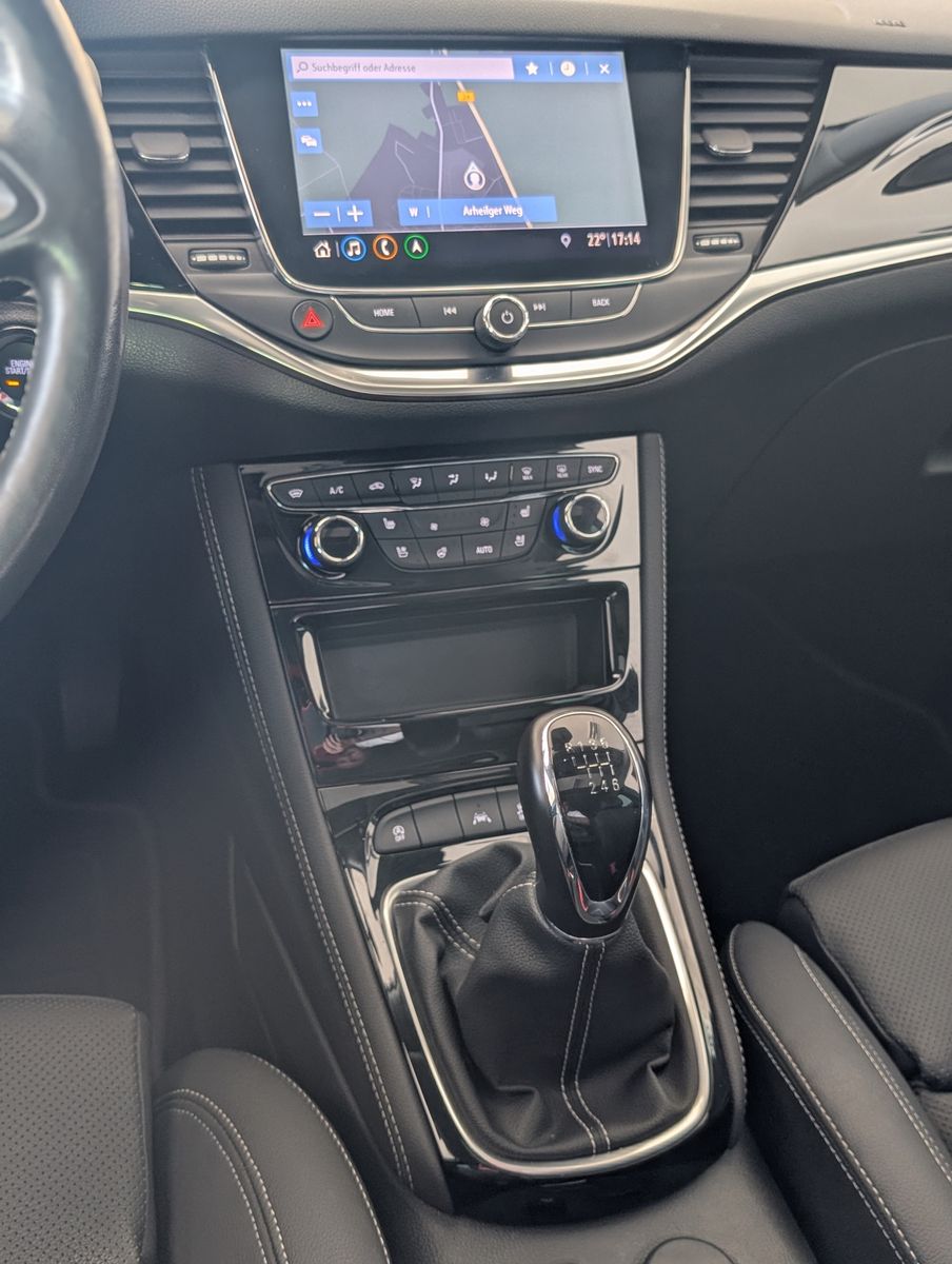 Fahrzeugabbildung Opel Astra Elegance PANORAMA LEDER MASSAGE MEMO 18"