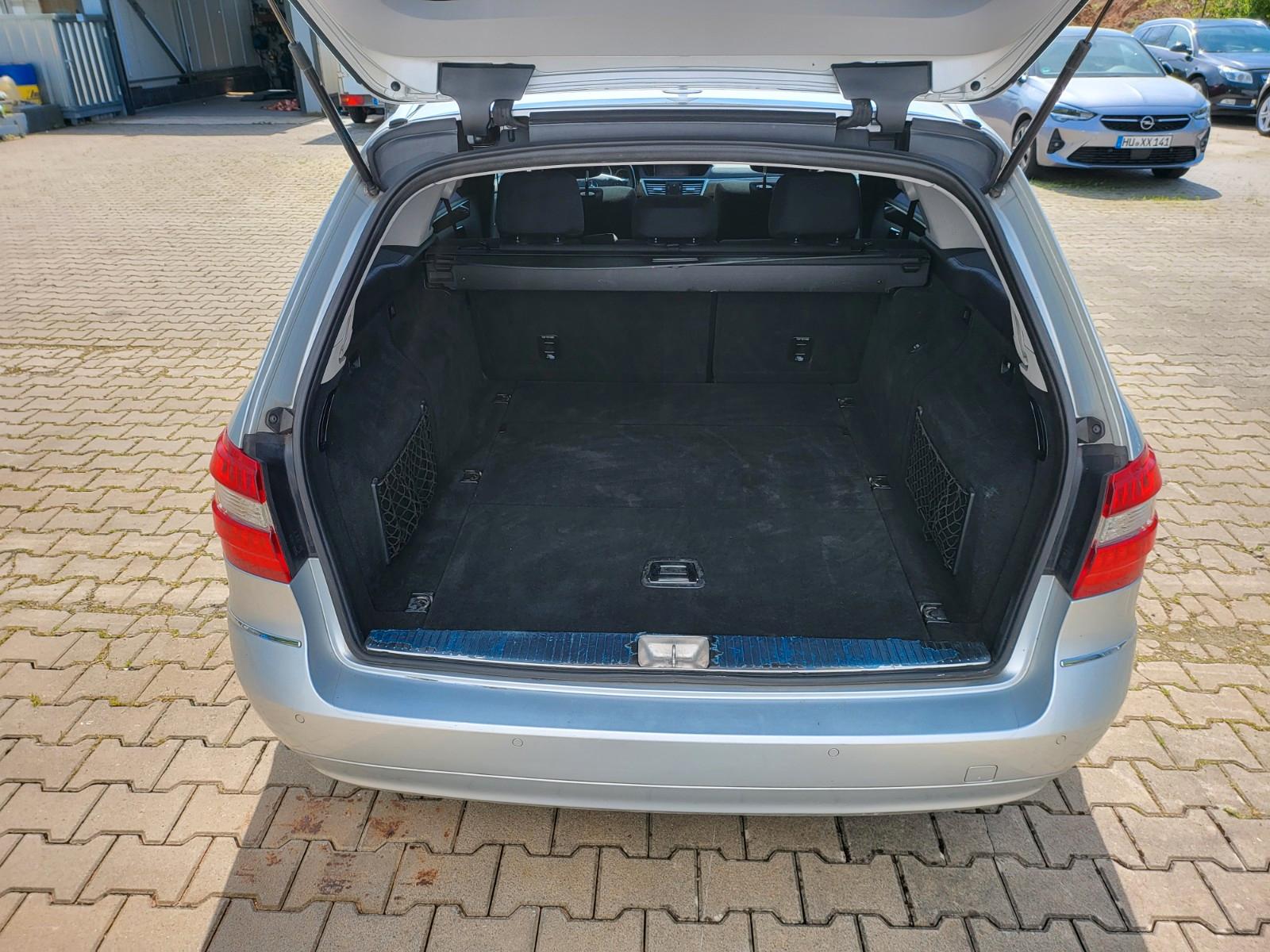 Mercedes-Benz E220 2011 — photo 8
