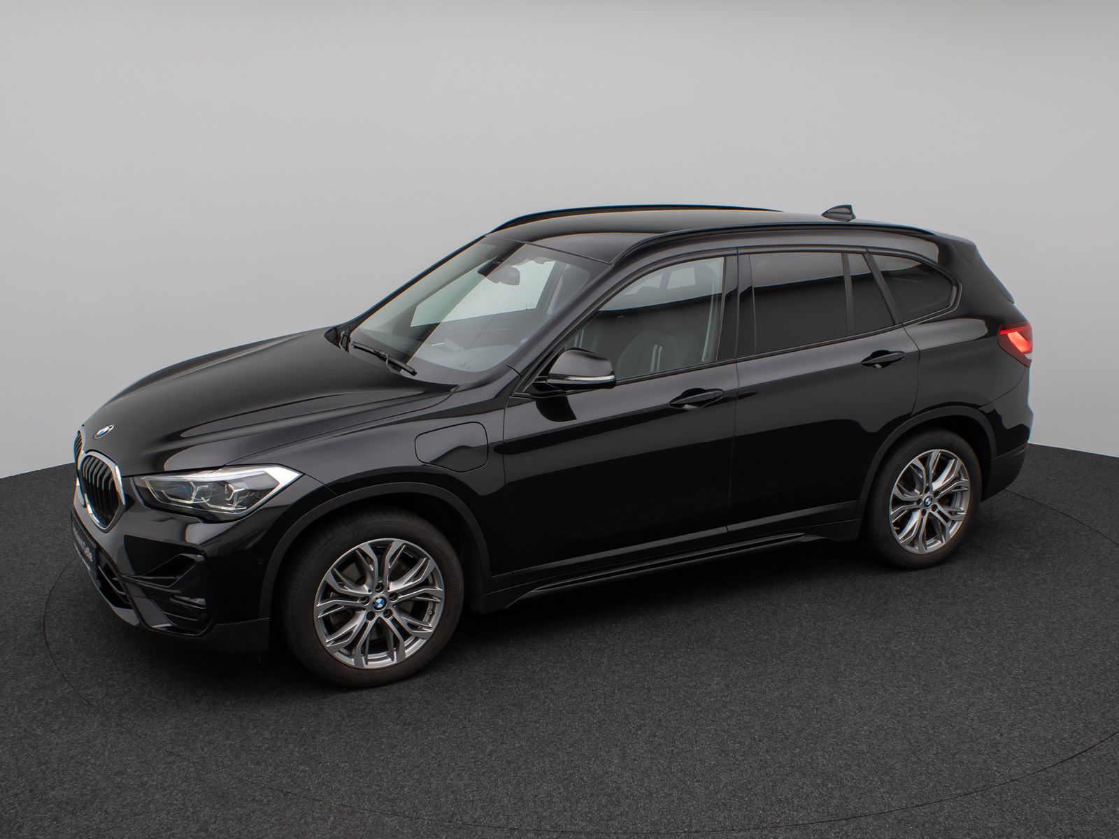 Fahrzeugabbildung BMW X1 xD25e Sport Line Kamera DAB HiFi LED 18Zoll