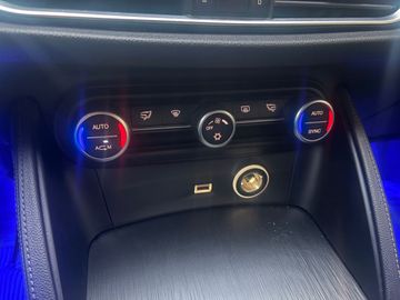 Alfa-Romeo Stelvio - 12
