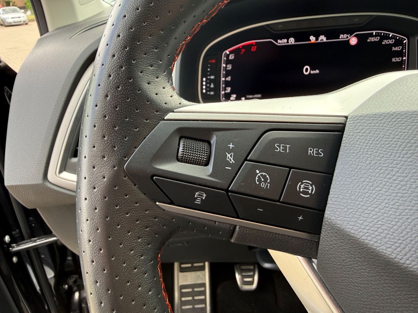 Fahrzeugabbildung SEAT Ateca 1,5 TSI FR LED AHK Navi RFK GJR TWA VZE Te