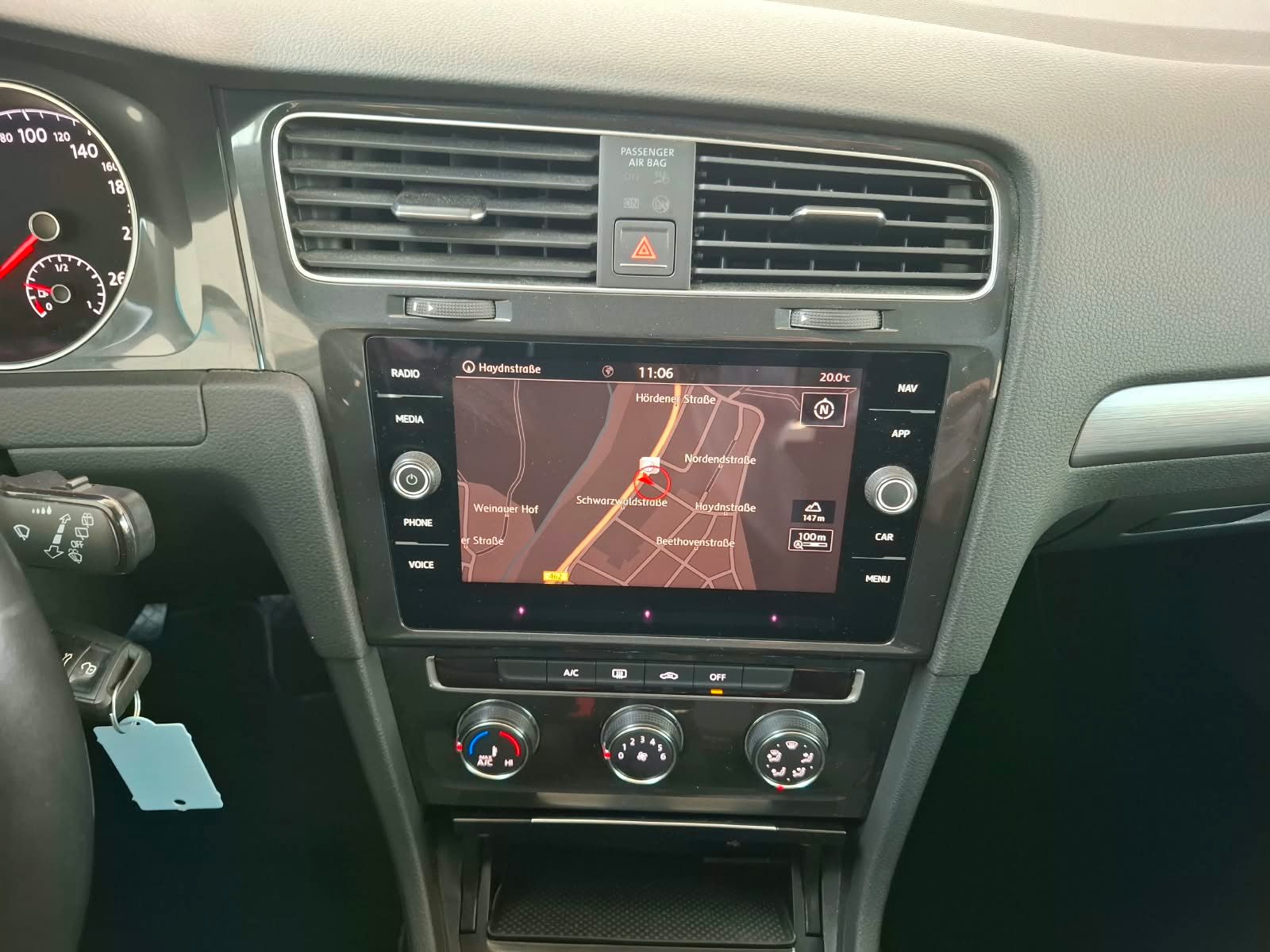 Fahrzeugabbildung Volkswagen Golf VII Var. Comf. 1,5 TSI + AHK+ACC+Navigation