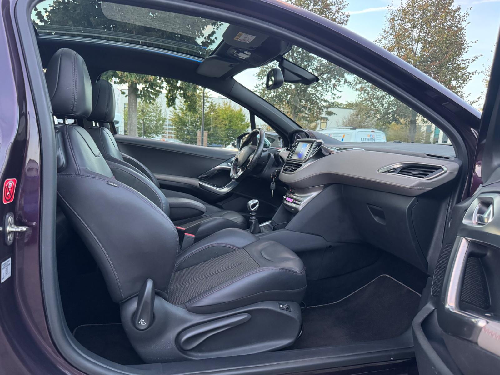 Peugeot 208 XY 1.6 THP 156 ch • BVM • Cuir • Toit Panoramique • GPS