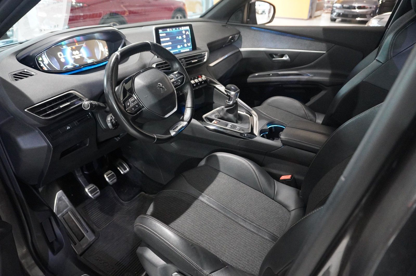 Fahrzeugabbildung Peugeot 5008 1.2T ALLURE GT-LINE 7-SITZ NAVI/LED/KAMERA