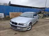 BMW E46 325I - BMW 325 aus 2000: 325i