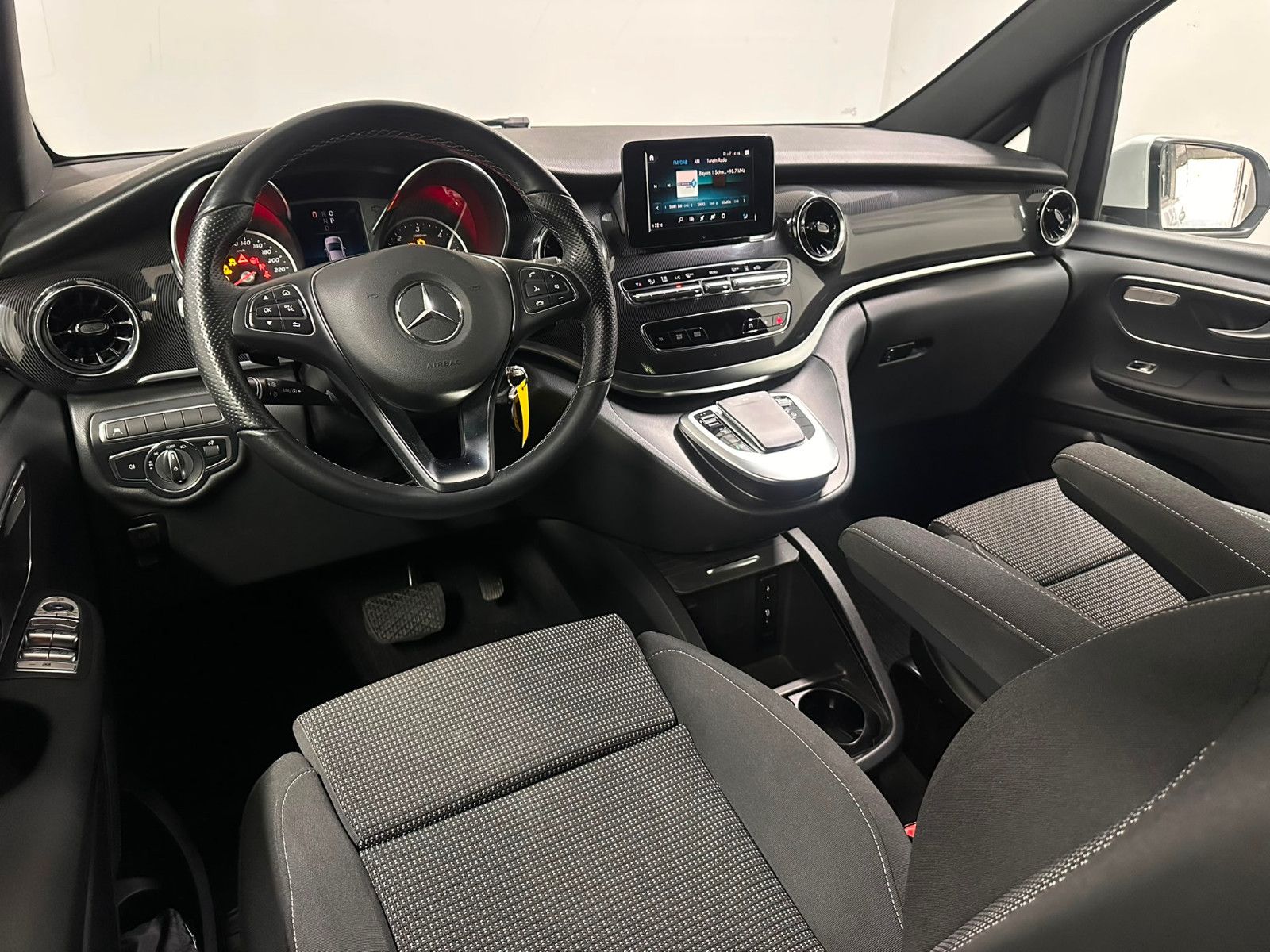 Fahrzeugabbildung Mercedes-Benz V 220 d Aut. EDITION kompakt*6-Sitz*DISTRO*SDH*