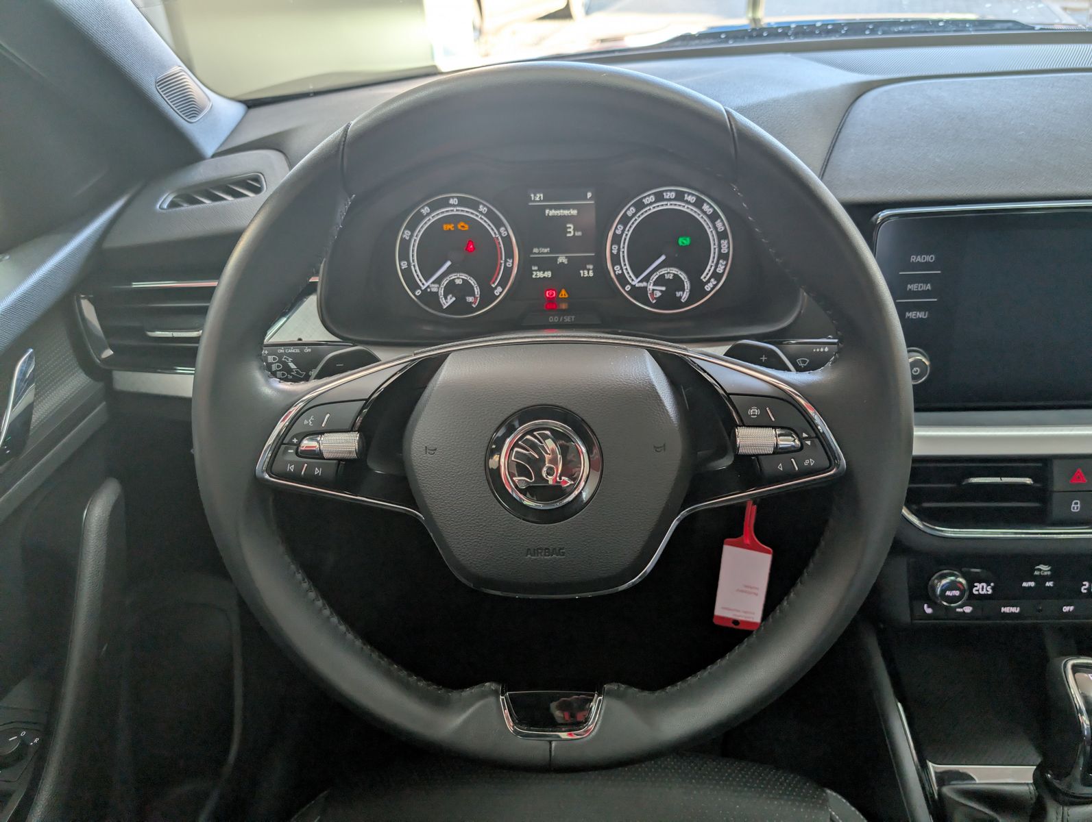 Fahrzeugabbildung SKODA Kamiq Tour 1,0TSI PANORAMA LED SHZ KAM APPLINK