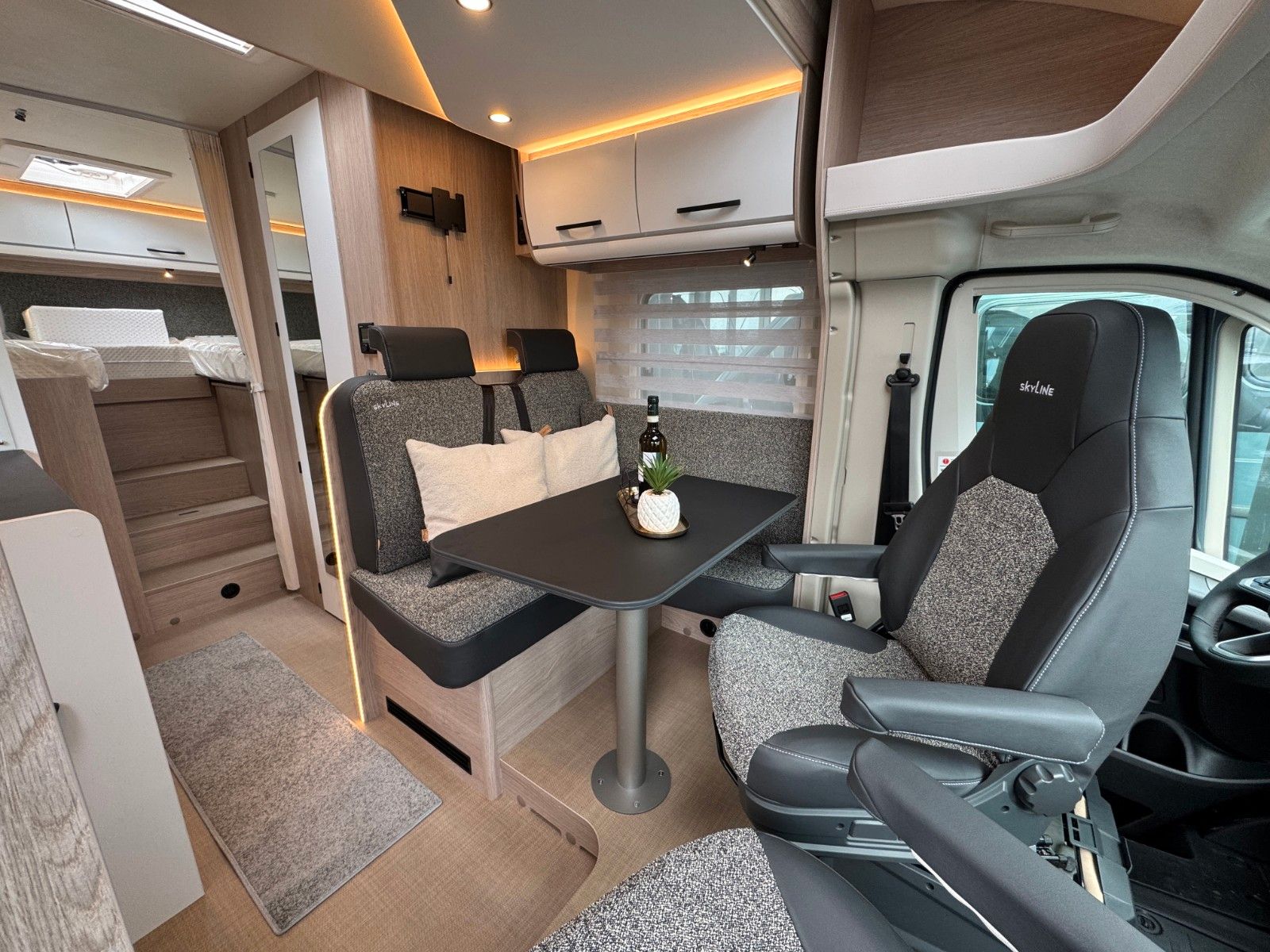 Fahrzeugabbildung Bürstner Lyseo Time Skyline 690 G SIE SPAREN 12.349€!