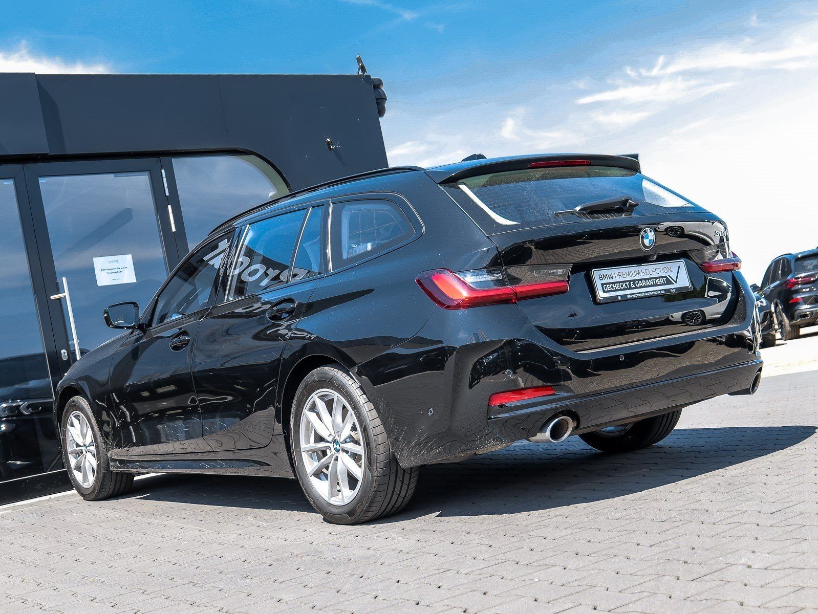 BMW 318i Touring RFK NAVI LED PDC V+H DAB Parkass. foto 7