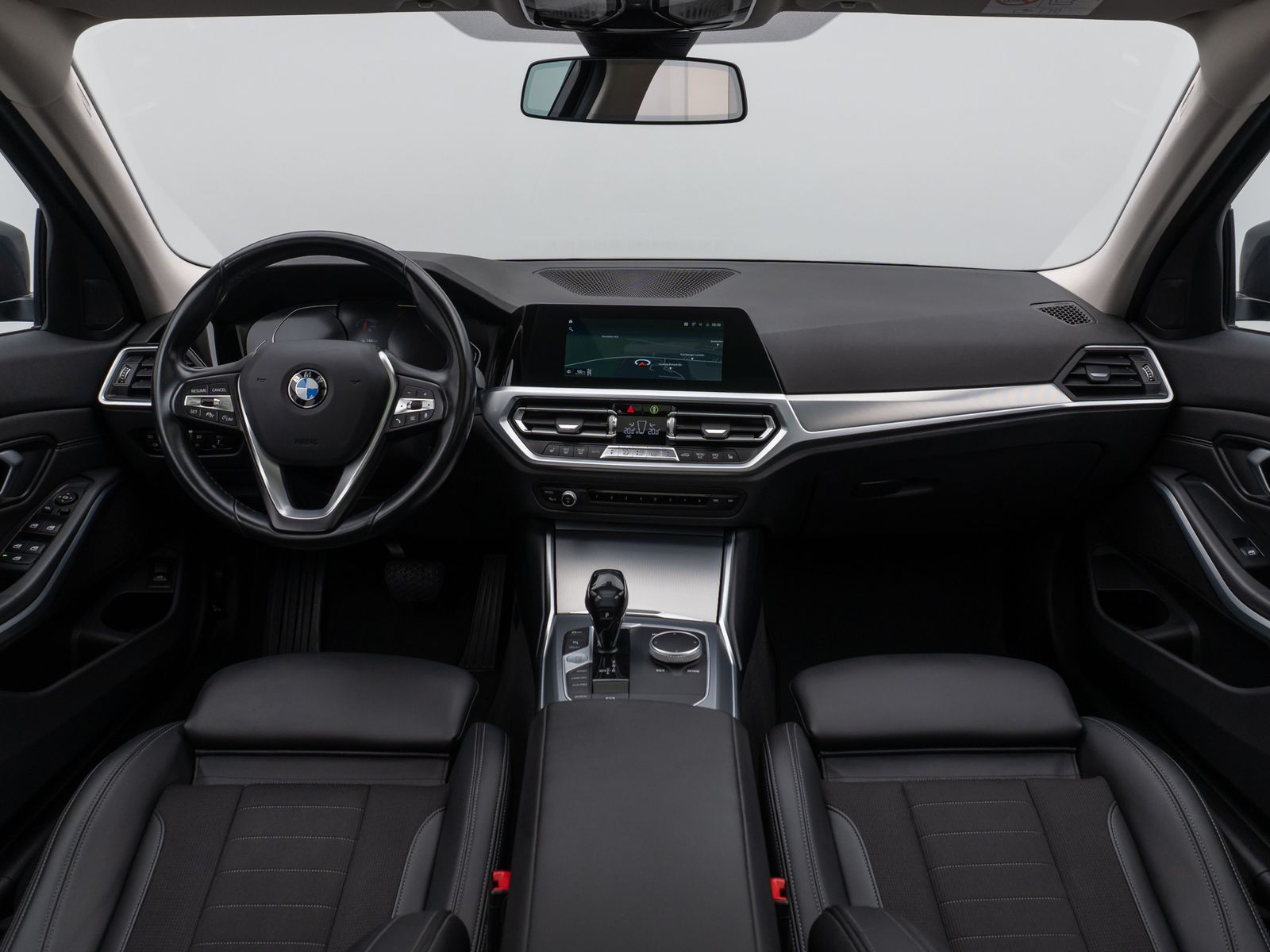 Fahrzeugabbildung BMW 330d xD Panorama DAB HiFi Stop&Go PDC AHK Sport