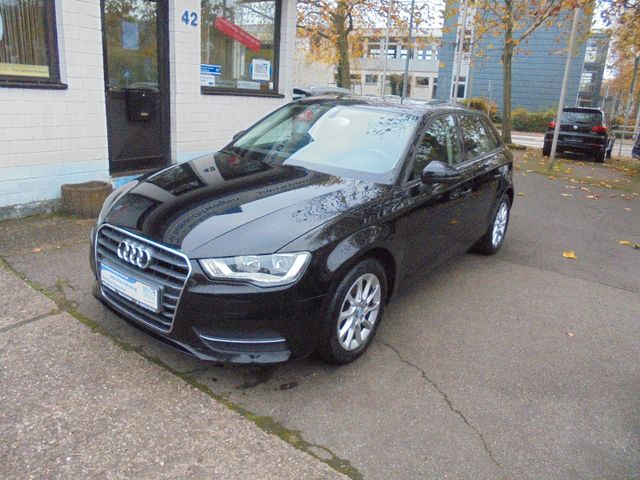 Audi A3 Sportback attraction"KLIMA-127TKM-PDC"