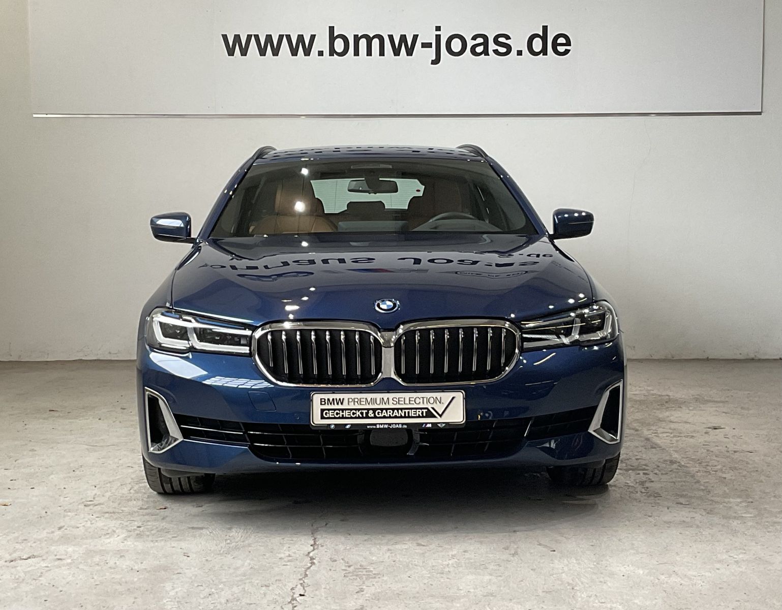 Fahrzeugabbildung BMW 530e Touring Head-Up Aktivlenkung Laserlicht