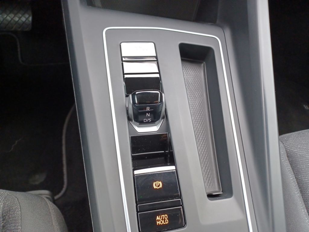 Fahrzeugabbildung Volkswagen Golf 2.0 TDI SCR DSG Life Navi, ACC, Shzg