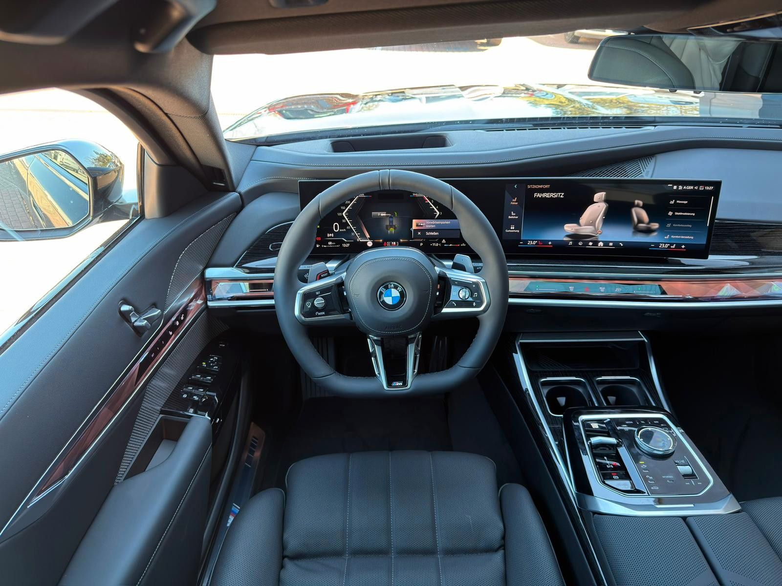 Fahrzeugabbildung BMW 740 d xDrive M Sport Pro*B&W*MASS*PAN*STHZ*CON*