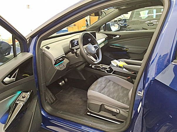 ID.4 Pure 125kW AHK Wärmep. IQ-LIGHT Anschlussga