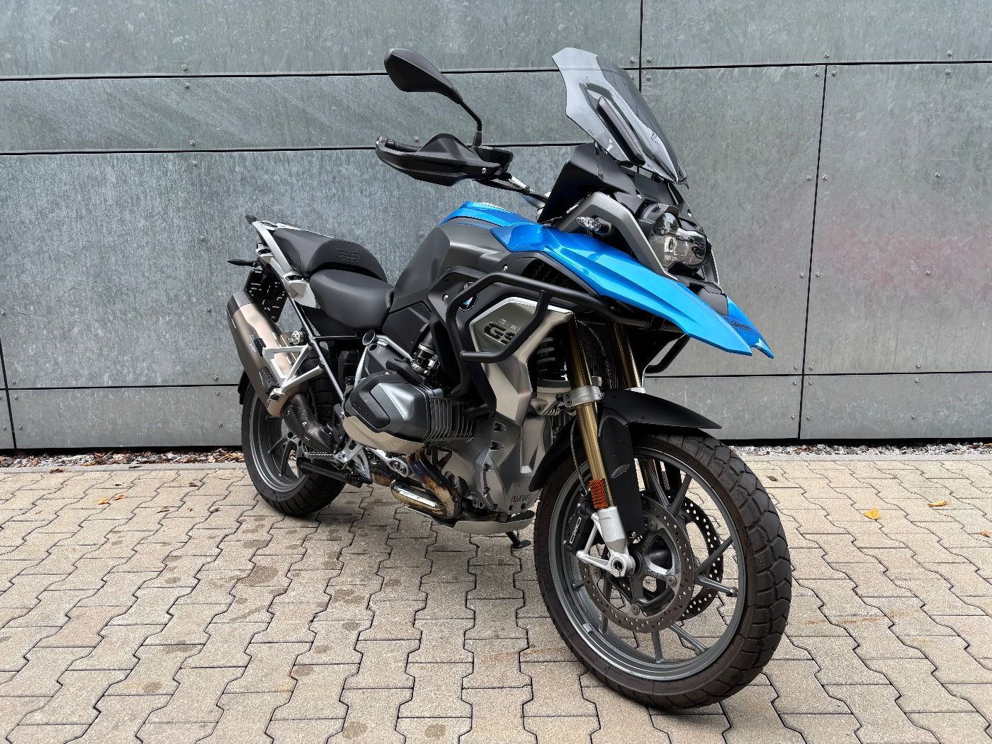 Fahrzeugabbildung BMW R 1250 GS 3 Pakete Akrapovic
