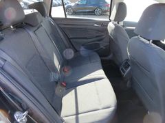 VW Golf VIII Variant 2.0 TDI Life DSG LED Navi Ahk VW Golf VIII Variant 2.0 TDI Life DSG LED Navi Ahk